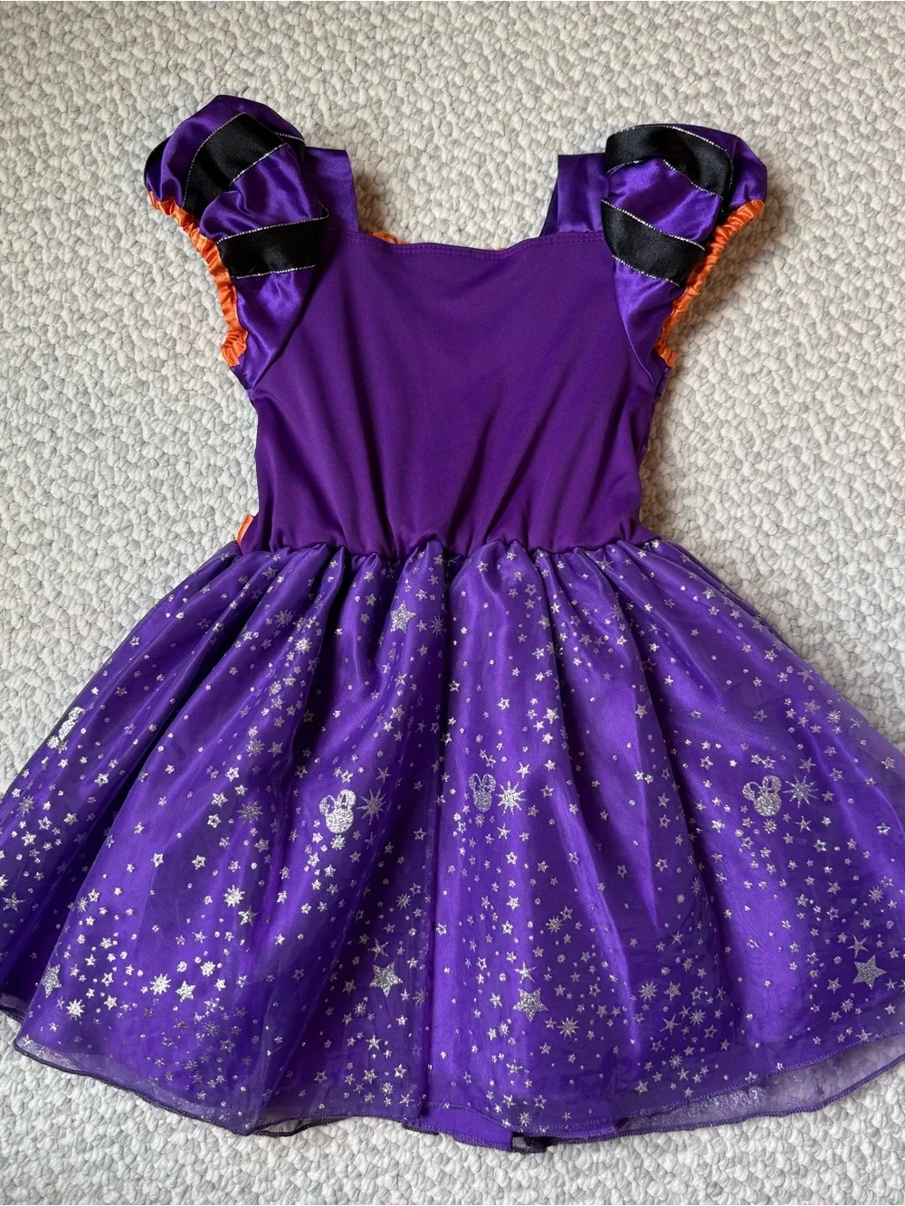 3T Disney Store Minnie Witch Halloween costume and hat, like new